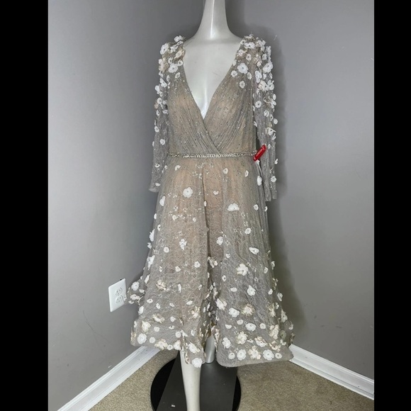 Mac Duggal floral applique Deep-V Neck Lace Dress - Picture 5 of 8